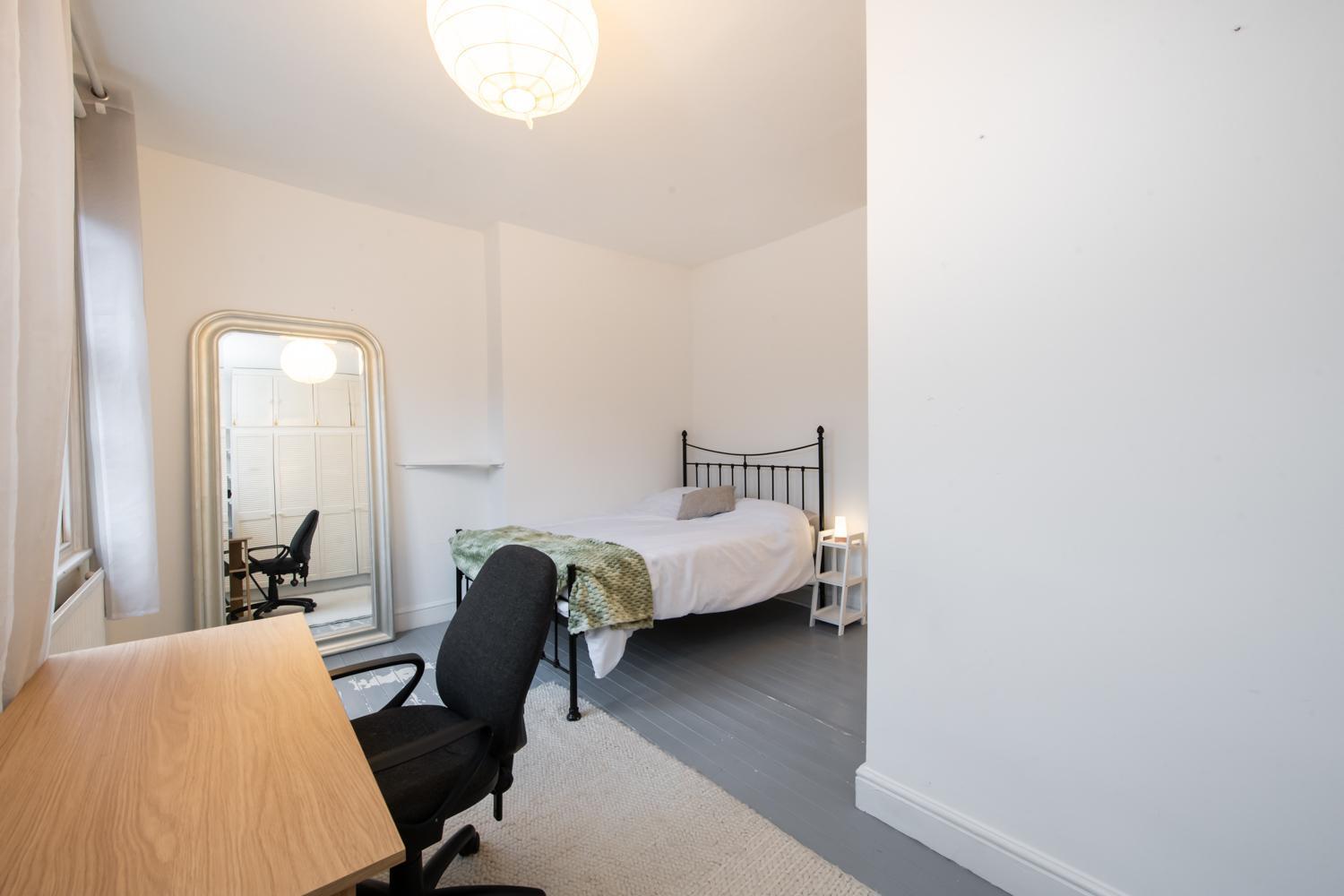 2-Bed In The Heart Of Camden Apartment Лондон Екстериор снимка