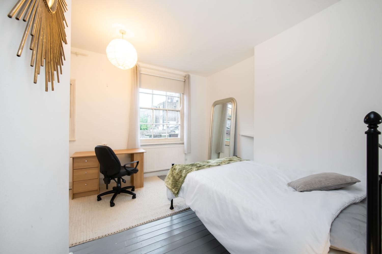 2-Bed In The Heart Of Camden Apartment Лондон Екстериор снимка